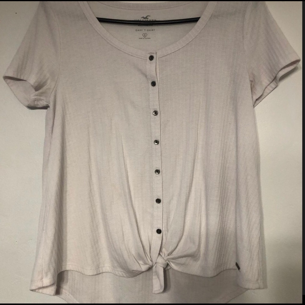white hollister top size xs in perfect condition!!